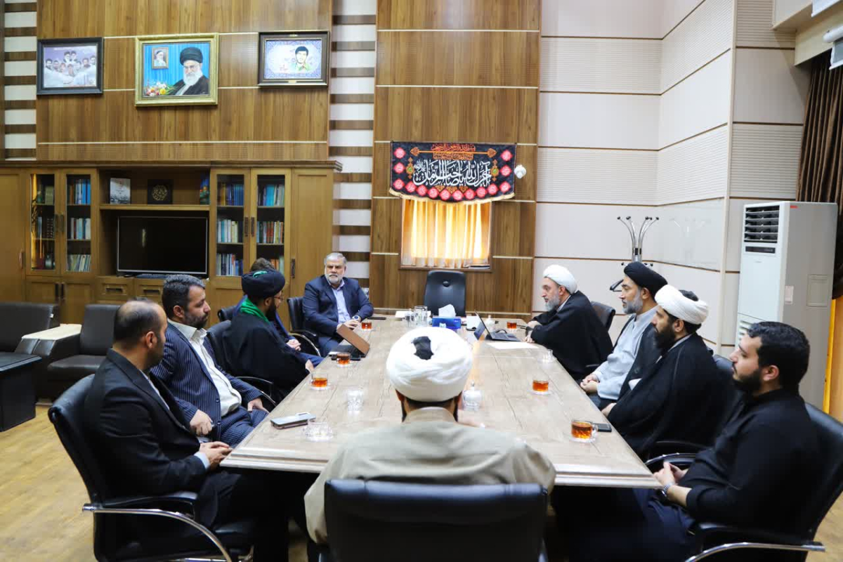 دیدار جمعی از دبیران ستادهای راهبردی حوزه‌های علمیه با شهردار قم پیرامون اقدامات تمدنی و شهری